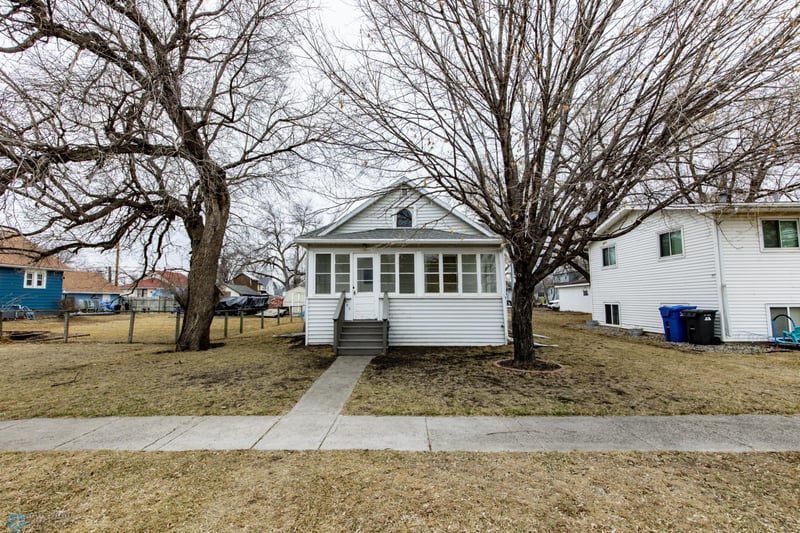 302 1st Ave SE, Dilworth, MN 56529