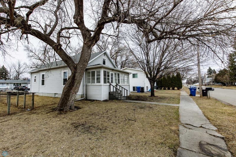 302 1st Ave SE, Dilworth, MN 56529
