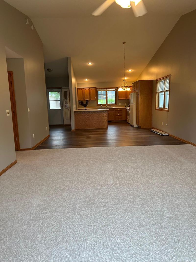 316 Valley View Dr SE, Willmar, MN 56201