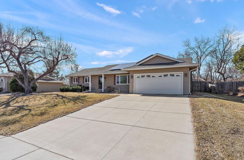 994 Redwood Dr, Apple Valley, MN 55124