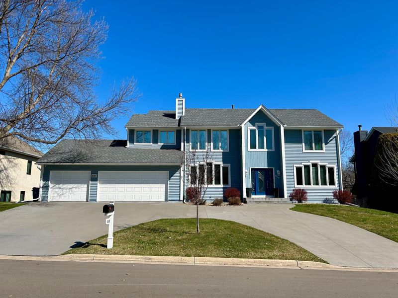 8360 W 109th St, Bloomington, MN 55438