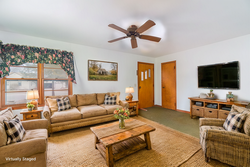 1317 E Prospect St, Durand, WI 54736