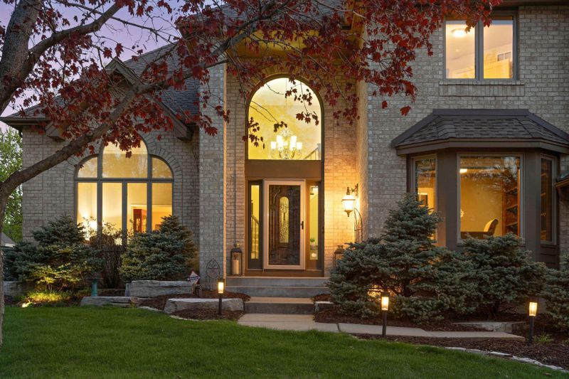 10364 Meade Ln, Eden Prairie, MN 55347