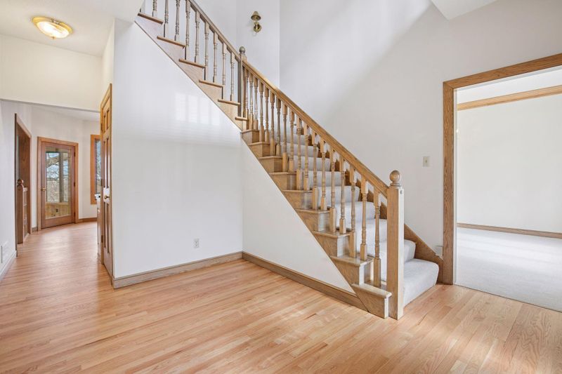 7823 128th St W, Apple Valley, MN 55124