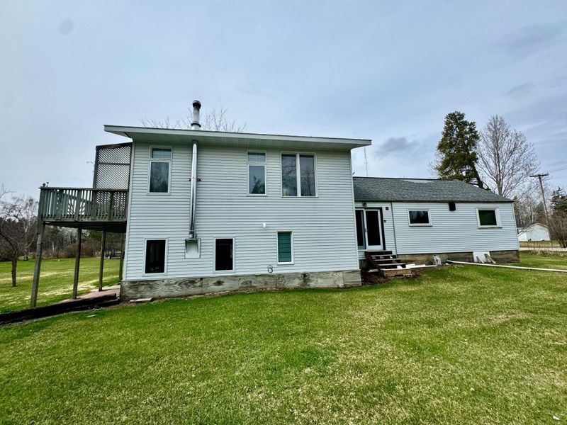57058 350th St, Warroad, MN 56763