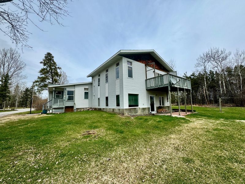 57058 350th St, Warroad, MN 56763