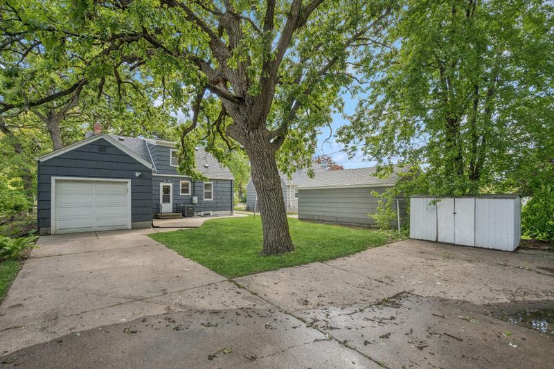 1685 Rose Ave E, Saint Paul, MN 55106