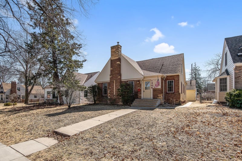 1406 California Ave W, Falcon Heights, MN 55108
