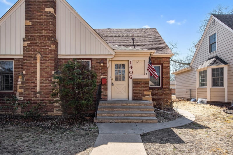 1406 California Ave W, Falcon Heights, MN 55108