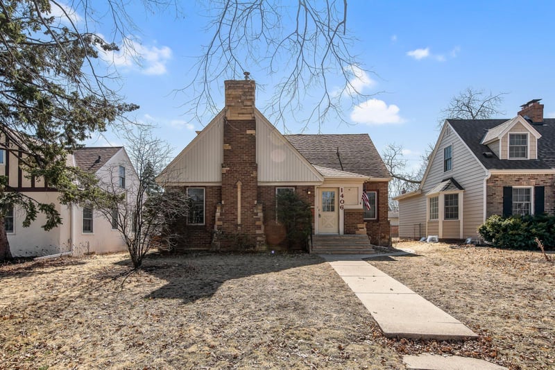 1406 California Ave W, Falcon Heights, MN 55108