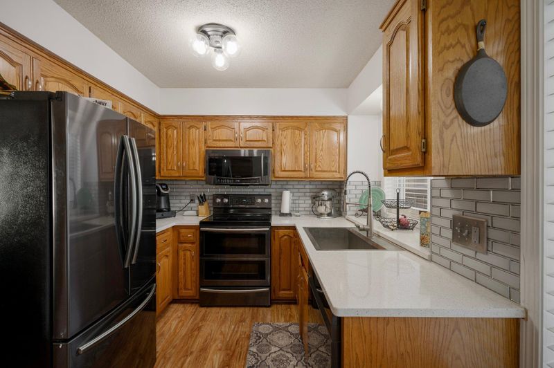 997 Hill Ct, Shoreview, MN 55126