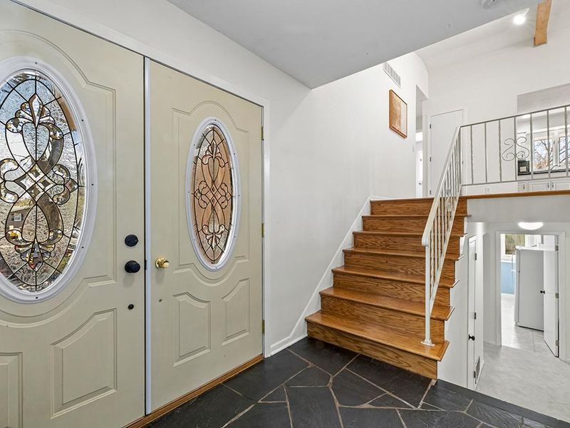 10223 Rich Cir, Bloomington, MN 55437