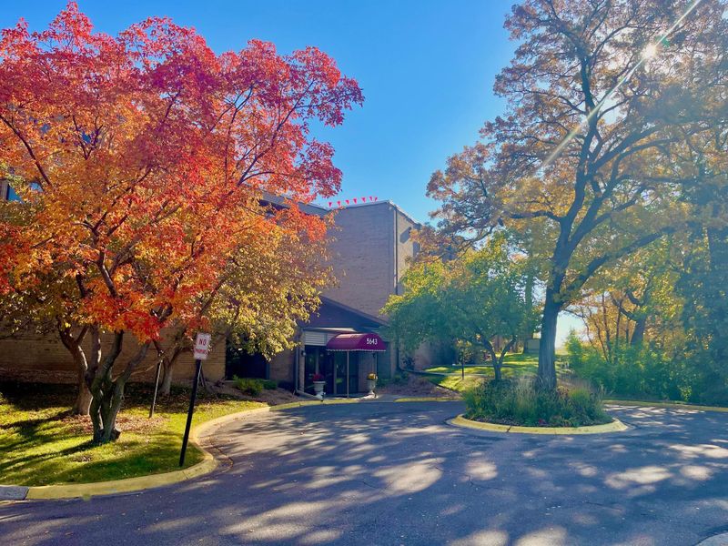 5643 Green Circle Dr #115, Minnetonka, MN 55343