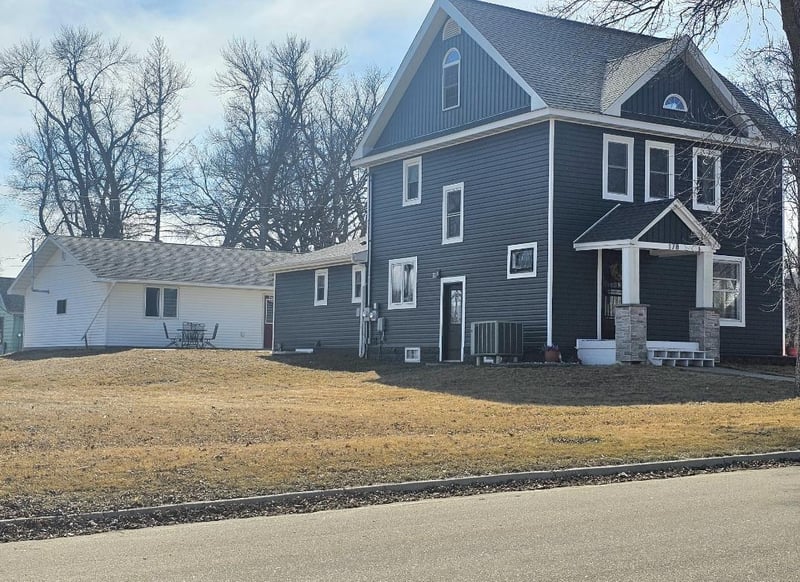 178 Lion Ave, Hancock, MN 56244