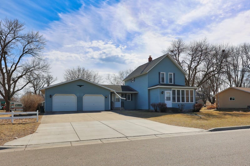 730 Powers St, Stewart, MN 55385