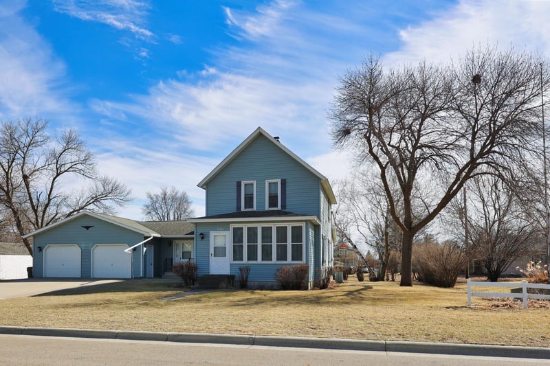 730 Powers St, Stewart, MN 55385