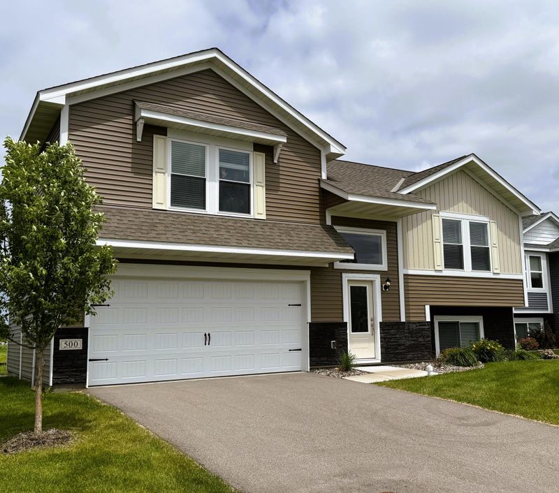 500 Valley Dr W, Annandale, MN 55302