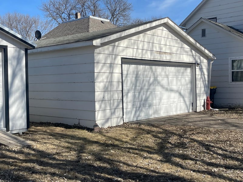 221 W 4th St, Morton, MN 56270