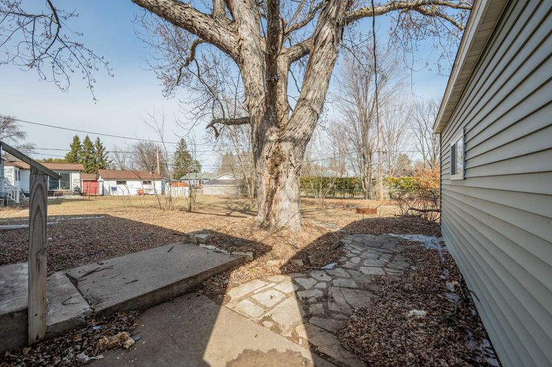 910 Clover Ln, Grand Rapids, MN 55744