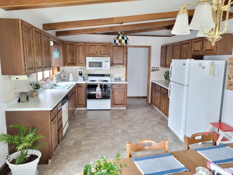 109 E Broadway St, Starbuck, MN 56381