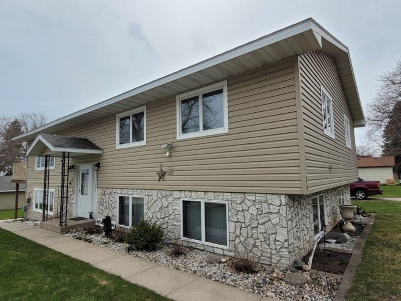 109 E Broadway St, Starbuck, MN 56381