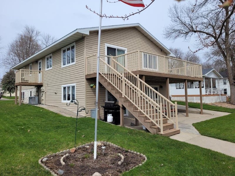 109 E Broadway St, Starbuck, MN 56381