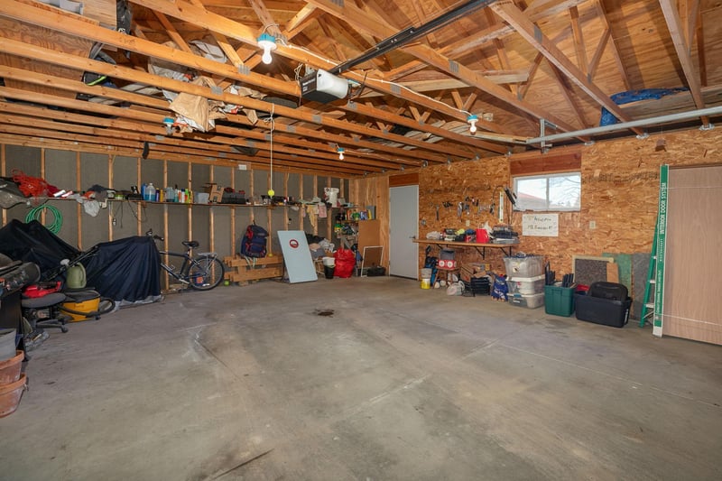 209 2nd St NE, Hayfield, MN 55940
