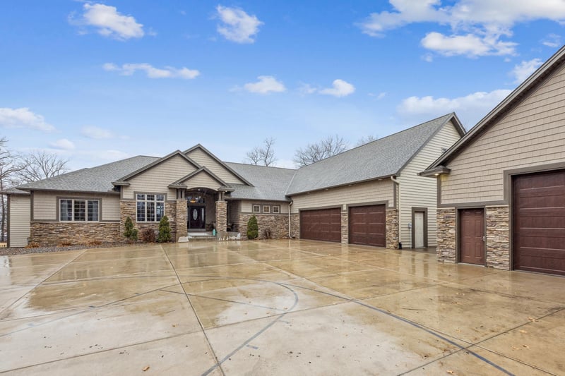 23812 98th St NW, Elk River, MN 55330