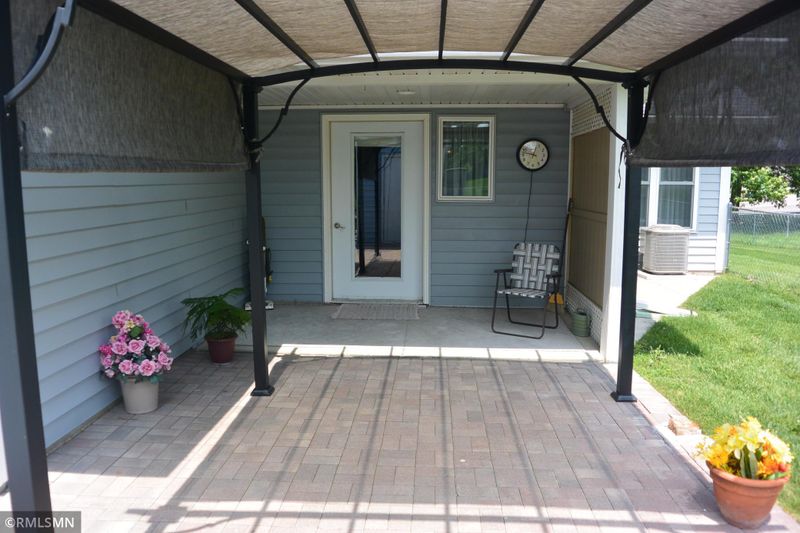 214 18th St W, Glencoe, MN 55336