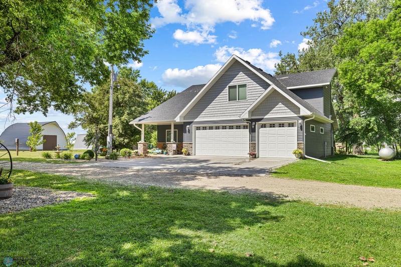 6740 140th Ave S, Sabin, MN 56580