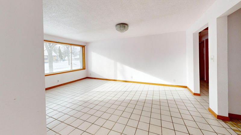747 Nebraska Ave E, Saint Paul, MN 55106
