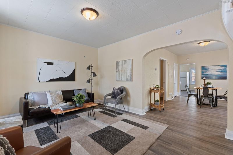 953 Bradley St, Saint Paul, MN 55130