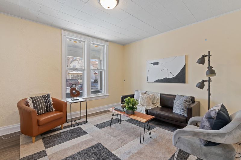 953 Bradley St, Saint Paul, MN 55130