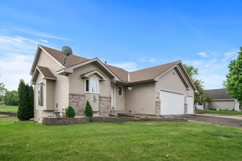 605 George St, Hamburg, MN 55339