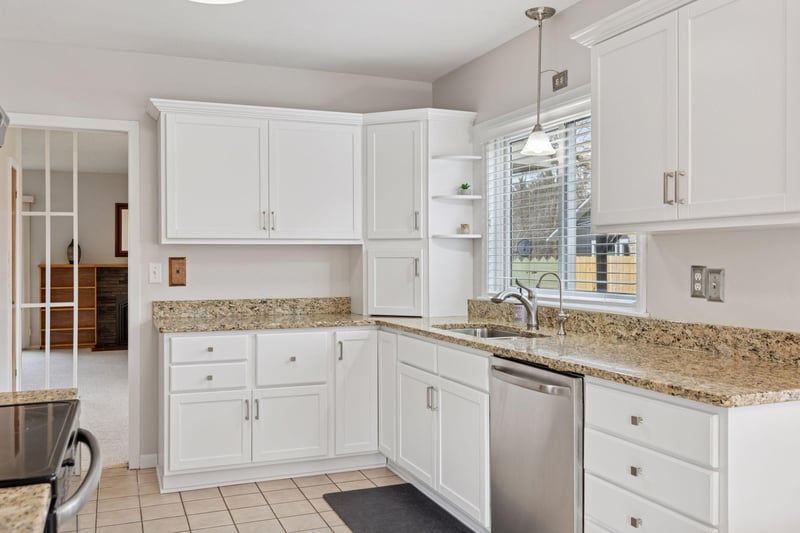 16360 Upper 23rd St S, Saint Mary's Point, MN 55043
