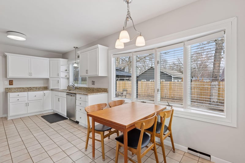 16360 Upper 23rd St S, Saint Mary's Point, MN 55043