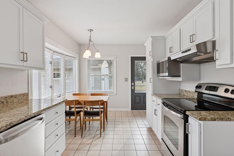 16360 Upper 23rd St S, Saint Mary's Point, MN 55043