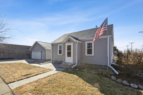 509 Elm Ave, Waverly, MN 55390