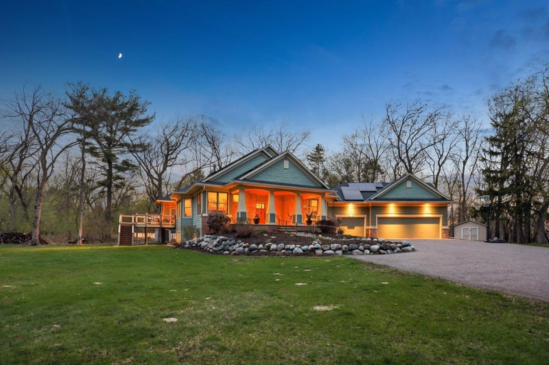 180 Old Wildwood Rd, Mahtomedi, MN 55115