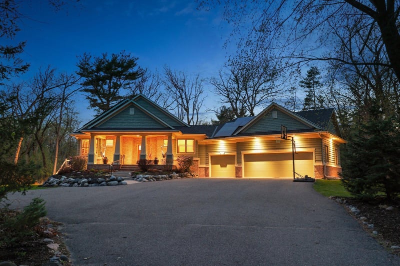 180 Old Wildwood Rd, Mahtomedi, MN 55115
