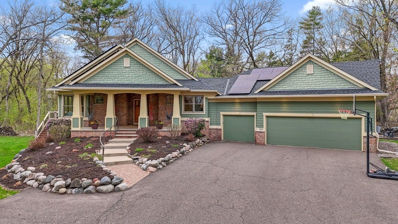 180 Old Wildwood Rd, Mahtomedi, MN 55115