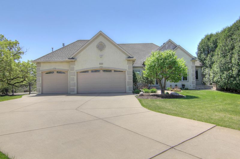 2324 Lacasse Ct, Lino Lakes, MN 55038
