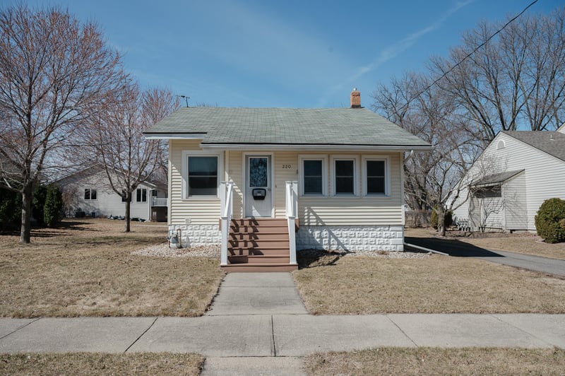 220 S Ramsey St, Blue Earth, MN 56013