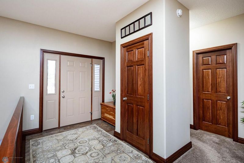 1608 36th St S, Moorhead, MN 56560