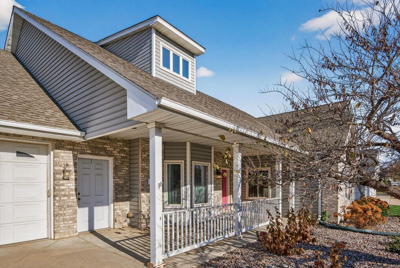706 Bohlken Dr, Hastings, MN 55033