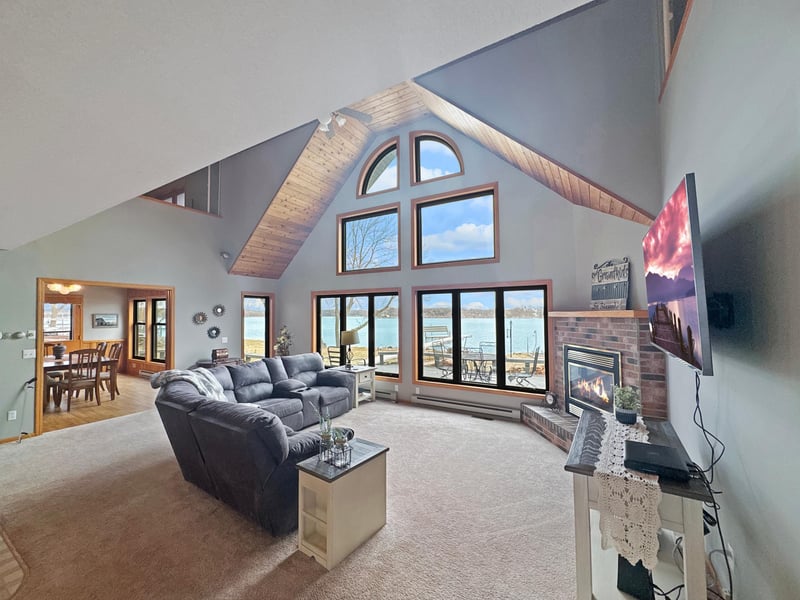 44 Lakeview Dr, Slayton, MN 56172