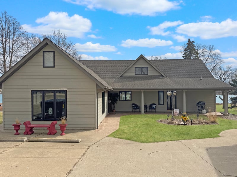 44 Lakeview Dr, Slayton, MN 56172