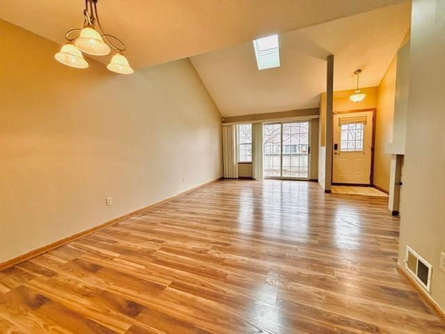 1960 Shenandoah Ct #E, Plymouth, MN 55447