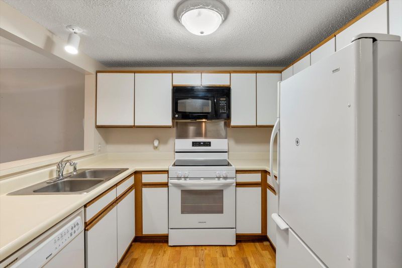 8025 Xerxes Ave S #214, Minneapolis, MN 55431