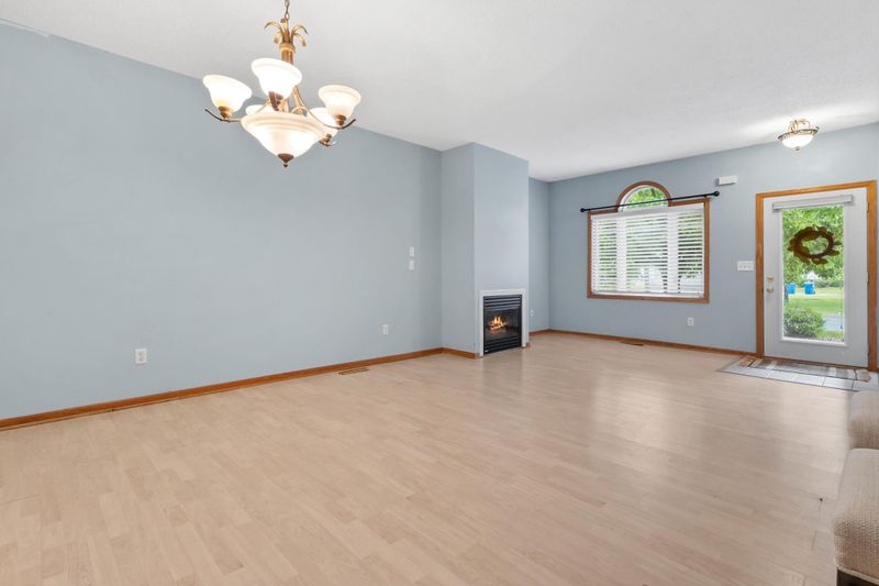 1226 Crystal Pl E, Chaska, MN 55318